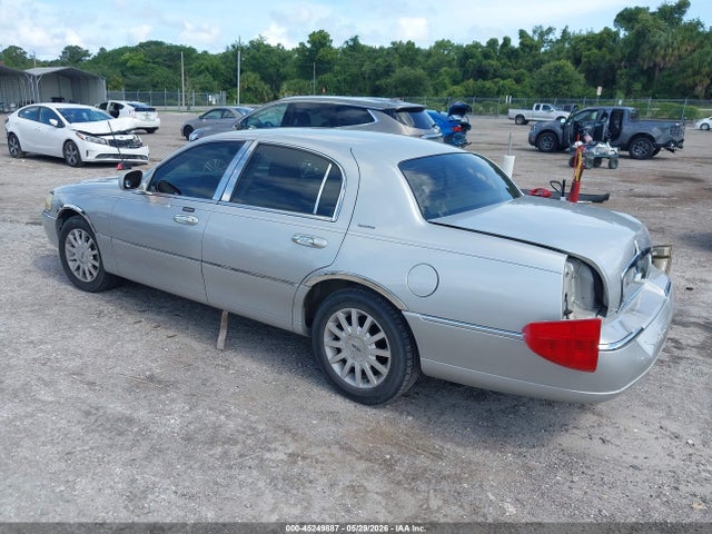 Продаж на аукціоні авто 2007 Lincoln Town Car Signature, vin: 1LNHM81W97Y637484, номер лоту: 45249887