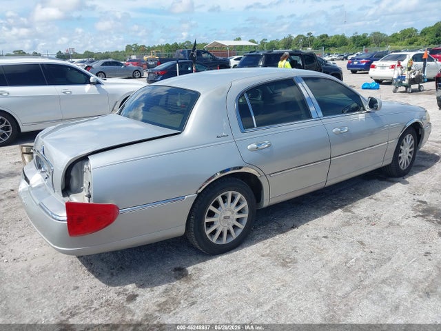 Продаж на аукціоні авто 2007 Lincoln Town Car Signature, vin: 1LNHM81W97Y637484, номер лоту: 45249887