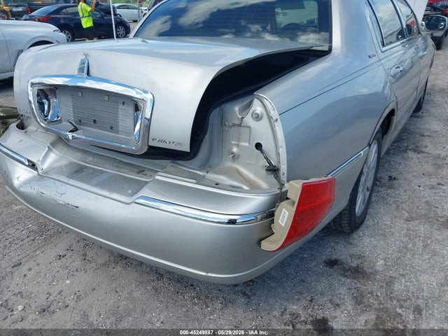 Продаж на аукціоні авто 2007 Lincoln Town Car Signature, vin: 1LNHM81W97Y637484, номер лоту: 45249887