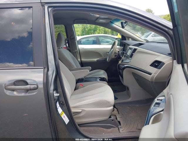 2014 Toyota Sienna Le 7 Passenger მანქანა იყიდება აუქციონზე, vin: 5TDJK3DC5ES080453, აუქციონის ნომერი: 45249933
