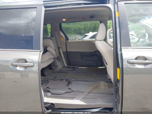 2014 Toyota Sienna Le 7 Passenger მანქანა იყიდება აუქციონზე, vin: 5TDJK3DC5ES080453, აუქციონის ნომერი: 45249933