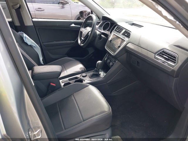 45249964 :رقم المزاد ، 3VV2B7AX4MM099952 vin ، 2021 Volkswagen Tiguan 2.0t Se/2.0t Se R-line Black/2.0t Sel مزاد بيع