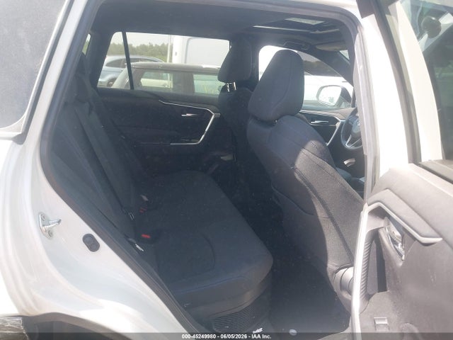 45249980 :رقم المزاد ، 4T3T6RFV4NU100172 vin ، 2022 Toyota Rav4 Hybrid Se مزاد بيع