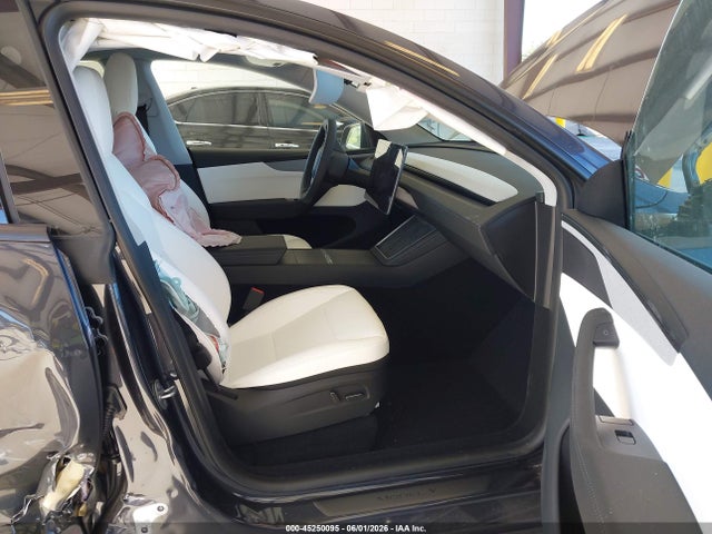 Продаж на аукціоні авто 2026 Tesla Model Y All-wheel Drive/long Range Launch Series/premium All-wheel Drive, vin: 7SAYGDEE1TF563111, номер лоту: 45250095