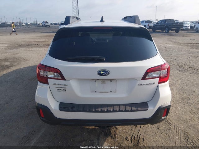 45250096 :رقم المزاد ، 4S4BSACC9J3227701 vin ، 2018 Subaru Outback 2.5i Premium مزاد بيع