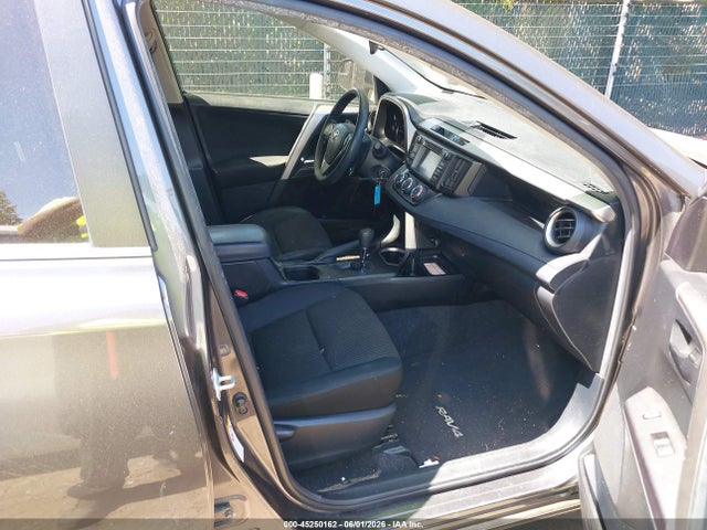 45250162 :رقم المزاد ، JTMZFREV7JJ155073 vin ، 2018 Toyota Rav4 Le مزاد بيع