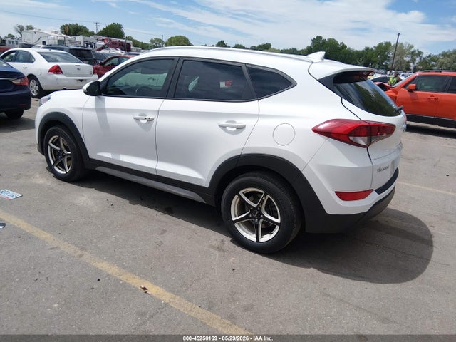 Hyundai Tucson Se Plus 2017 KM8J3CA46HU531153 Image 3