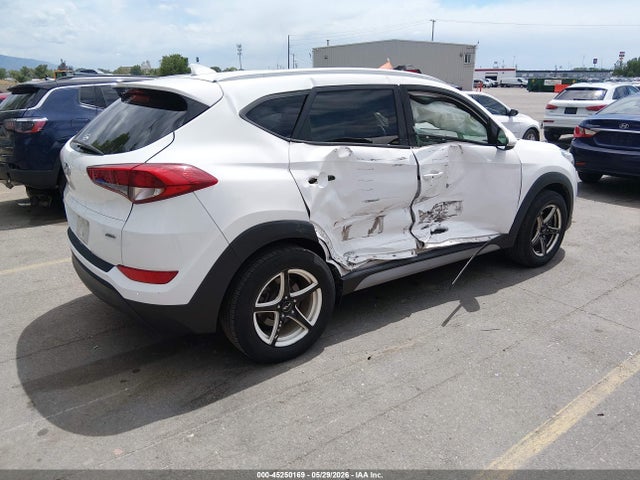 Hyundai Tucson Se Plus 2017 KM8J3CA46HU531153 Image 4