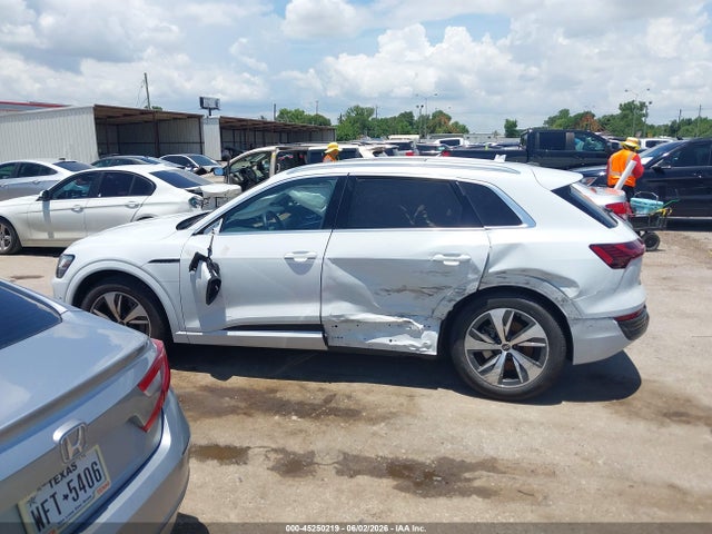 WA15AAGE9RB027669 Audi Q8 E-tron Premium Plus Quattro