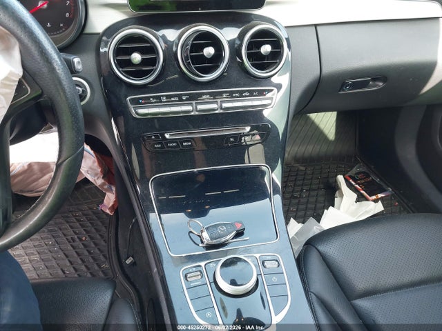55SWF4JB5JU251145 Mercedes-Benz C 300