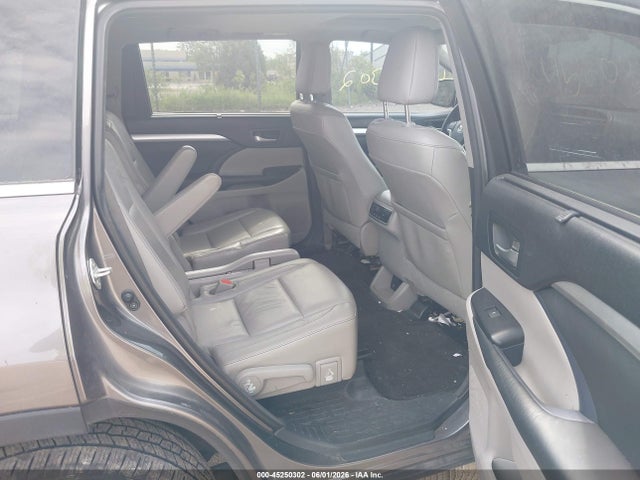 45250302 :رقم المزاد ، 5TDJKRFH2FS133025 vin ، 2015 Toyota Highlander Xle V6 مزاد بيع