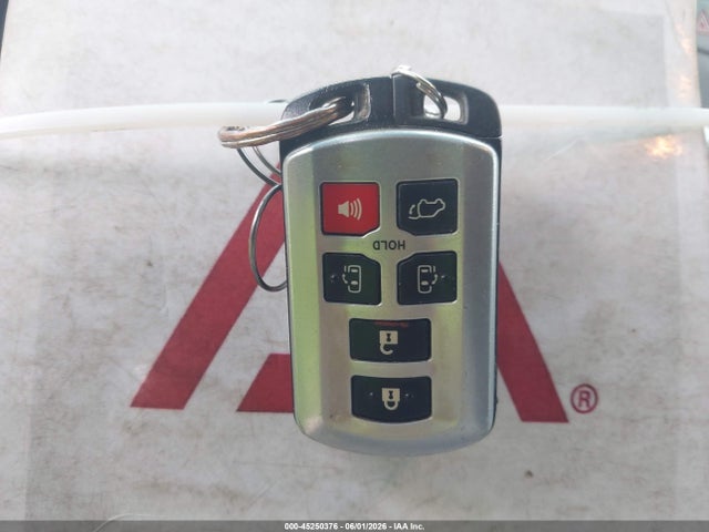 Auction sale of the 2011 Toyota Sienna Limited V6, vin: 5TDYK3DC3BS031004, lot number: 45250376