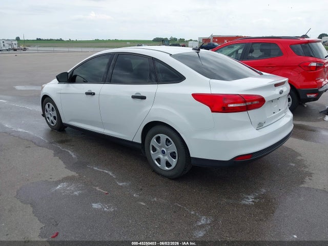 Ford FOCUS S 2016 1FADP3E28GL392359 Image 3