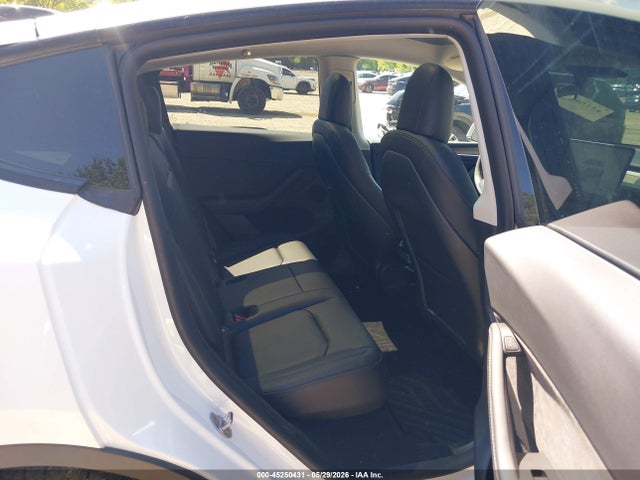Продажа на аукционе авто 2023 Tesla Model Y Awd/long Range Dual Motor All-wheel Drive, vin: 7SAYGDEE0PF598499, номер лота: 45250431