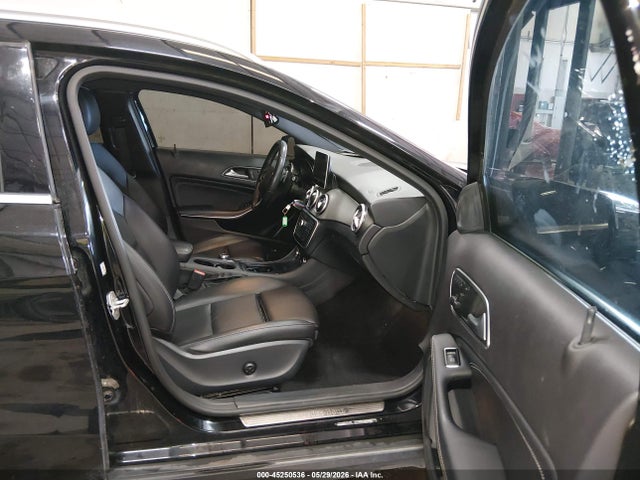 WDCTG4EB4HJ335028 Mercedes-Benz GLA 250