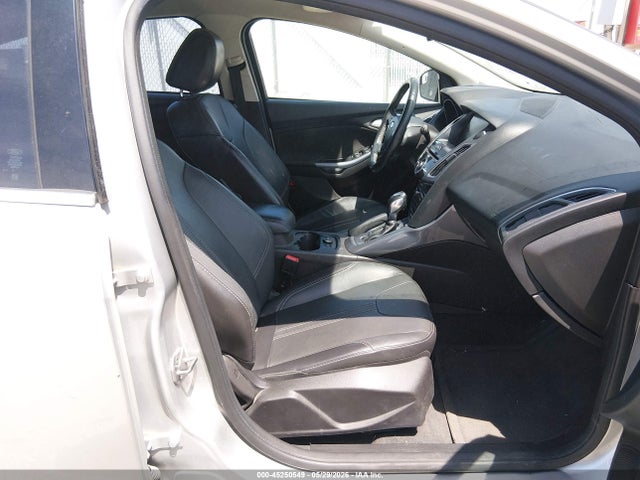 45250549 :رقم المزاد ، 1FADP3N28EL188626 vin ، 2014 Ford Focus Titanium مزاد بيع