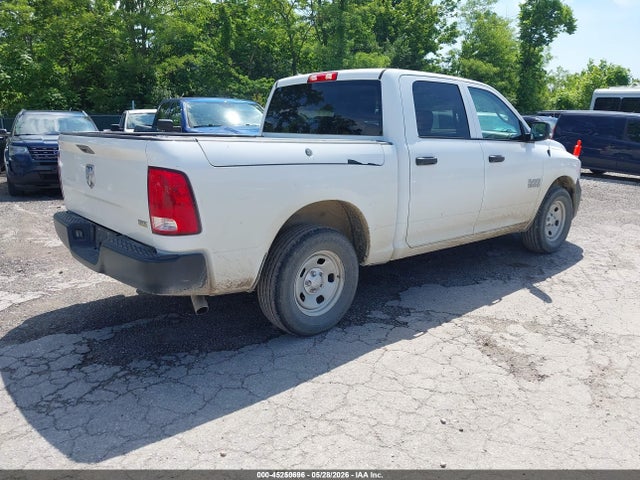 45250696 :رقم المزاد ، 1C6RR6KG8JS303633 vin ، 2018 Ram 1500 Tradesman  4x2 5'7 Box مزاد بيع