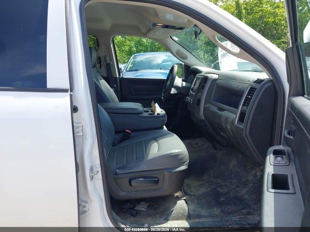 45250696 :رقم المزاد ، 1C6RR6KG8JS303633 vin ، 2018 Ram 1500 Tradesman  4x2 5'7 Box مزاد بيع