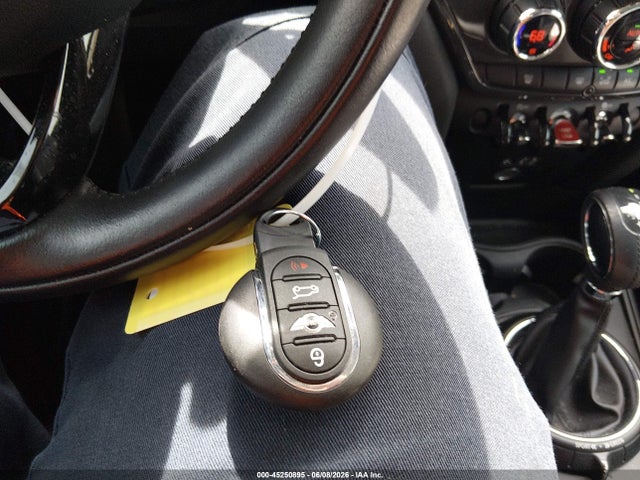 45250895 :رقم المزاد ، WMZYS7C35H3E07143 vin ، 2017 Mini Countryman Cooper مزاد بيع