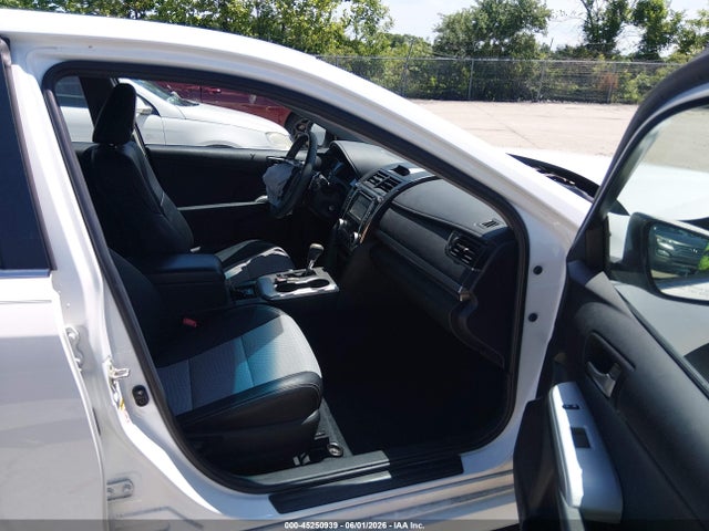 45250939 :رقم المزاد ، 4T1BF1FKXEU364427 vin ، 2014 Toyota Camry Se مزاد بيع