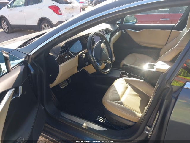 Продаж на аукціоні авто 2016 Tesla Model S 60/70/75/85, vin: 5YJSA1E19GF156076, номер лоту: 45250964