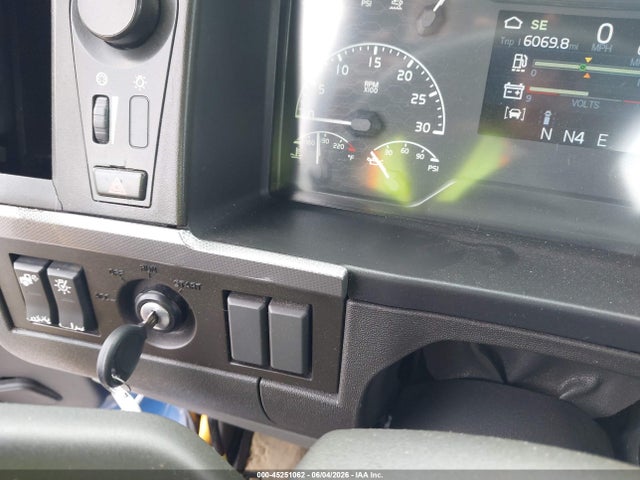 Продажа на аукционе авто 2021 Volvo Vnr, vin: 4V4WC9EG8MN274975, номер лота: 45251062