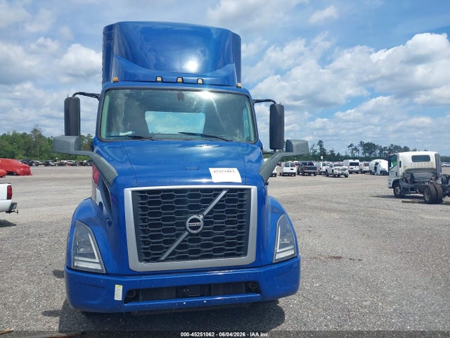 Продажа на аукционе авто 2021 Volvo Vnr, vin: 4V4WC9EG8MN274975, номер лота: 45251062