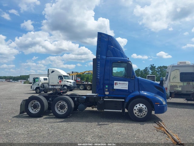 Продажа на аукционе авто 2021 Volvo Vnr, vin: 4V4WC9EG8MN274975, номер лота: 45251062