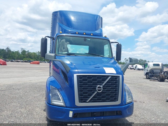Продажа на аукционе авто 2021 Volvo Vnr, vin: 4V4WC9EG8MN274975, номер лота: 45251062