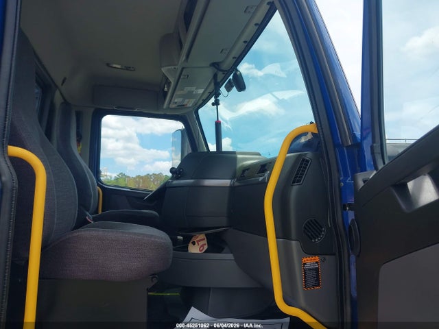 Продажа на аукционе авто 2021 Volvo Vnr, vin: 4V4WC9EG8MN274975, номер лота: 45251062