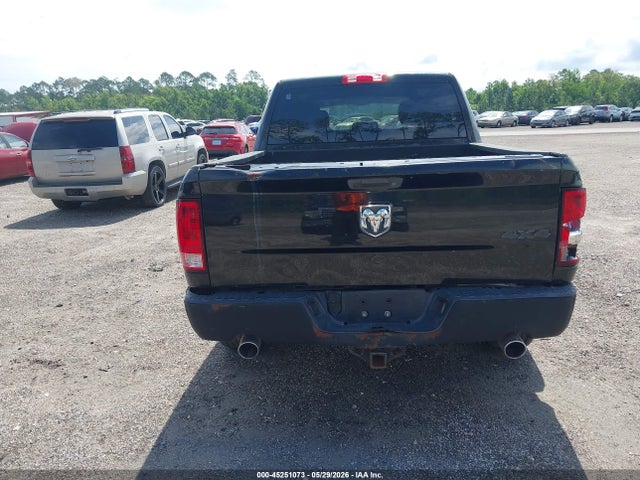 45251073 :رقم المزاد ، 3C6RR7KT7JG219457 vin ، 2018 Ram 1500 Express  4x4 5'7 Box مزاد بيع