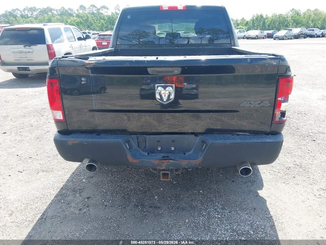 45251073 :رقم المزاد ، 3C6RR7KT7JG219457 vin ، 2018 Ram 1500 Express  4x4 5'7 Box مزاد بيع
