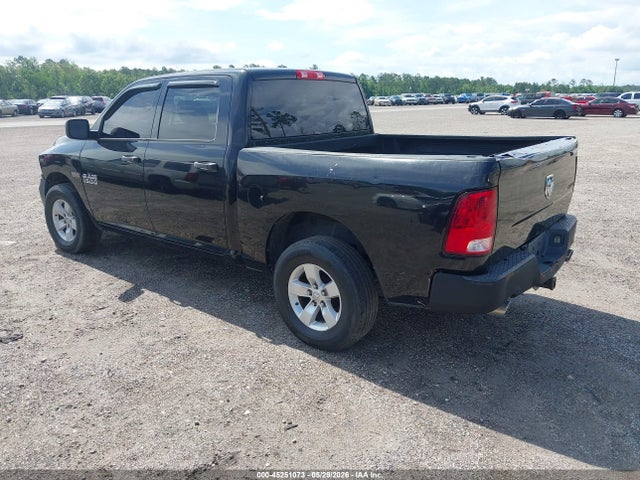 45251073 :رقم المزاد ، 3C6RR7KT7JG219457 vin ، 2018 Ram 1500 Express  4x4 5'7 Box مزاد بيع