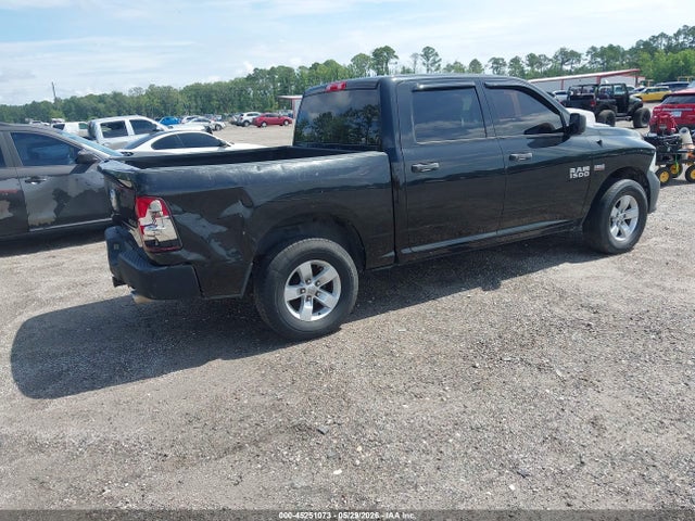 45251073 :رقم المزاد ، 3C6RR7KT7JG219457 vin ، 2018 Ram 1500 Express  4x4 5'7 Box مزاد بيع