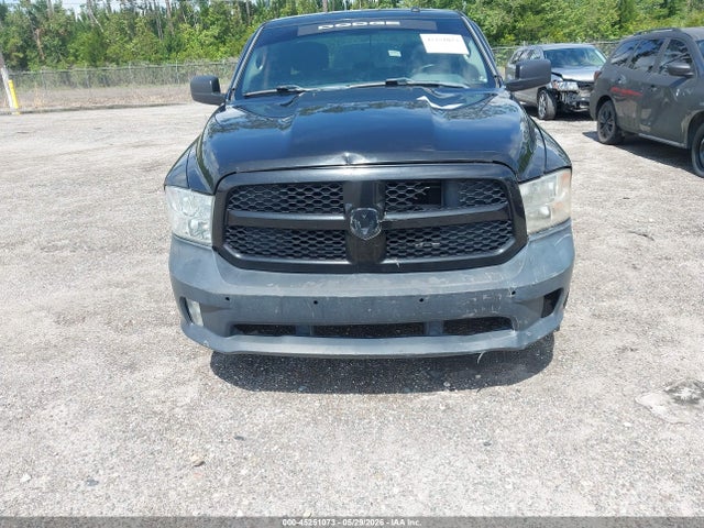 45251073 :رقم المزاد ، 3C6RR7KT7JG219457 vin ، 2018 Ram 1500 Express  4x4 5'7 Box مزاد بيع