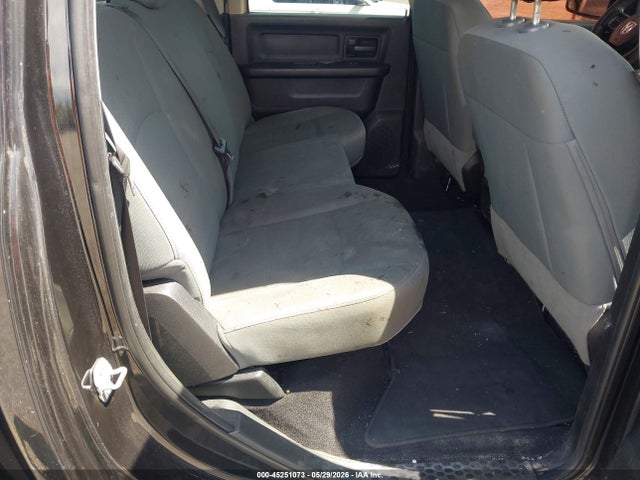 45251073 :رقم المزاد ، 3C6RR7KT7JG219457 vin ، 2018 Ram 1500 Express  4x4 5'7 Box مزاد بيع