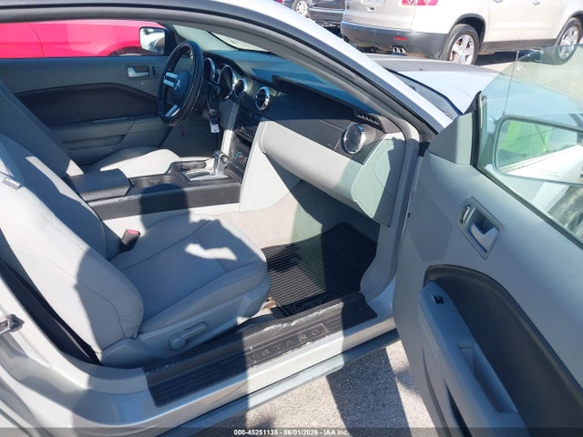 45251135 :رقم المزاد ، 1ZVHT80N285209336 vin ، 2008 Ford Mustang V6 Deluxe/v6 Premium مزاد بيع