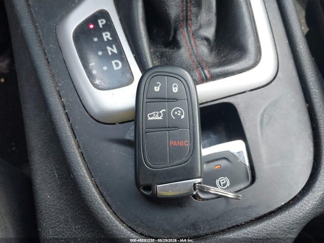 45251230 :رقم المزاد ، 1C4PJMBS9FW520527 vin ، 2015 Jeep Cherokee Trailhawk مزاد بيع