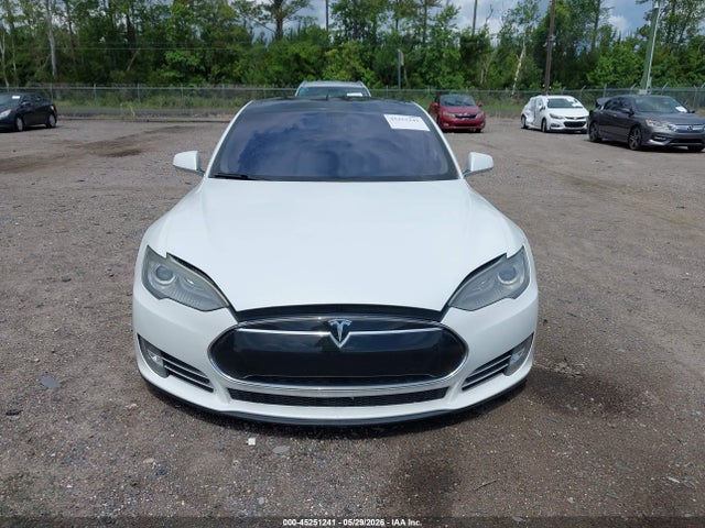 45251241 :رقم المزاد ، 5YJSA1CN5DFP20811 vin ، 2013 Tesla Model S مزاد بيع