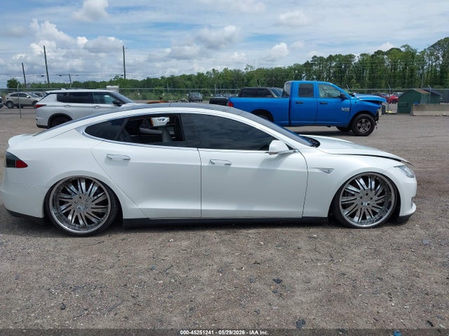 45251241 :رقم المزاد ، 5YJSA1CN5DFP20811 vin ، 2013 Tesla Model S مزاد بيع