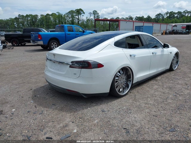 45251241 :رقم المزاد ، 5YJSA1CN5DFP20811 vin ، 2013 Tesla Model S مزاد بيع