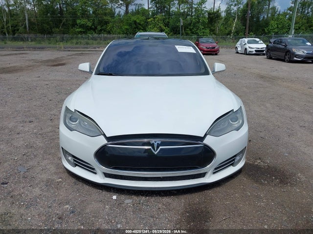 45251241 :رقم المزاد ، 5YJSA1CN5DFP20811 vin ، 2013 Tesla Model S مزاد بيع