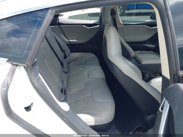 45251241 :رقم المزاد ، 5YJSA1CN5DFP20811 vin ، 2013 Tesla Model S مزاد بيع