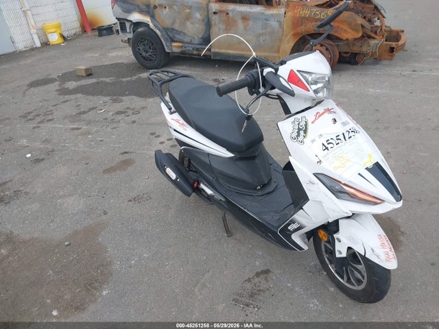 2025 LXDTCLNN2S1060028 zdjęcie główne