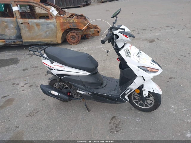 Dongfang Scooter 2025 LXDTCLNN2S1060028 Image 8