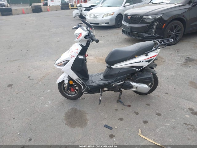 Dongfang Scooter 2025 LXDTCLNN2S1060028 Image 9