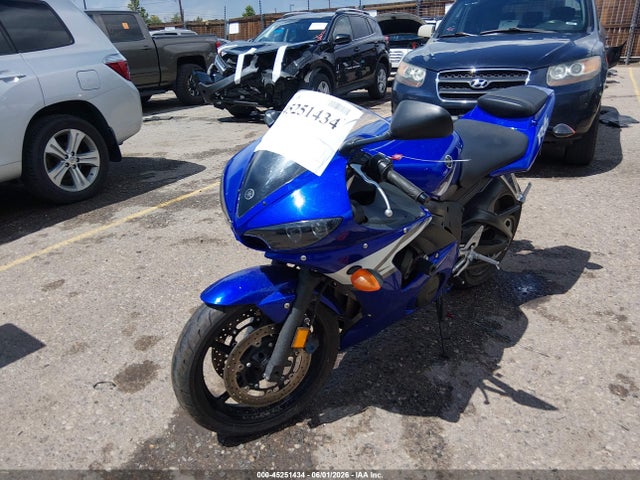 45251434 :رقم المزاد ، JYARJ06E54A011692 vin ، 2004 Yamaha Yzfr6 L مزاد بيع