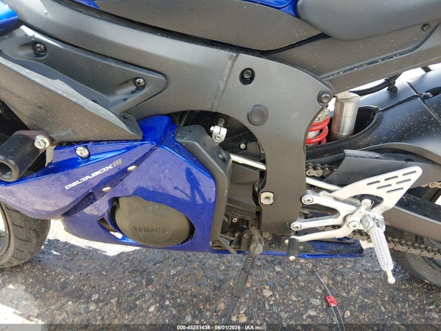 45251434 :رقم المزاد ، JYARJ06E54A011692 vin ، 2004 Yamaha Yzfr6 L مزاد بيع
