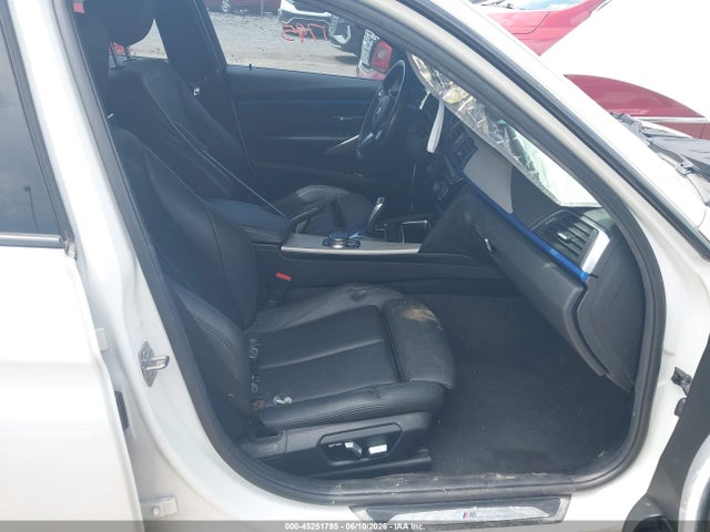 45251795 :رقم المزاد ، WBA8D9C52JEM34845 vin ، 2018 Bmw 330i Xdrive مزاد بيع