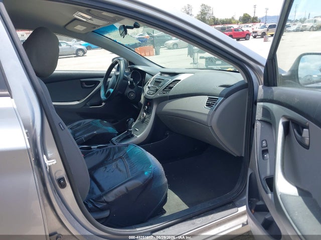 5NPDH4AE9GH709017 Hyundai ELANTRA SE